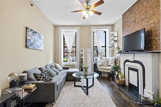 3rd image of 515 Manila Ave APT 2L
