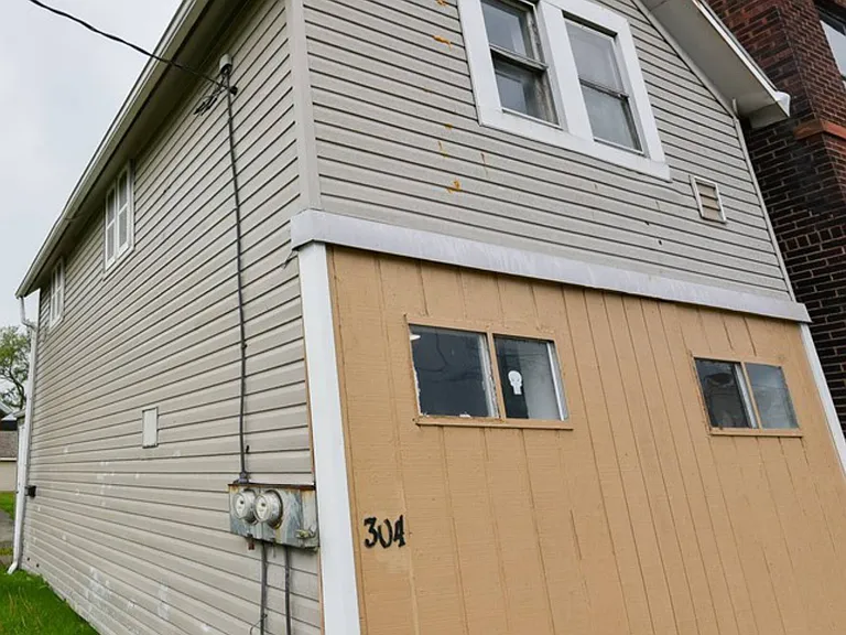 304 Wooster Rd N — Photo 1
