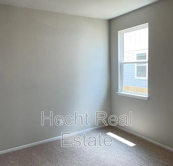 196 Fabion St — Photo 27