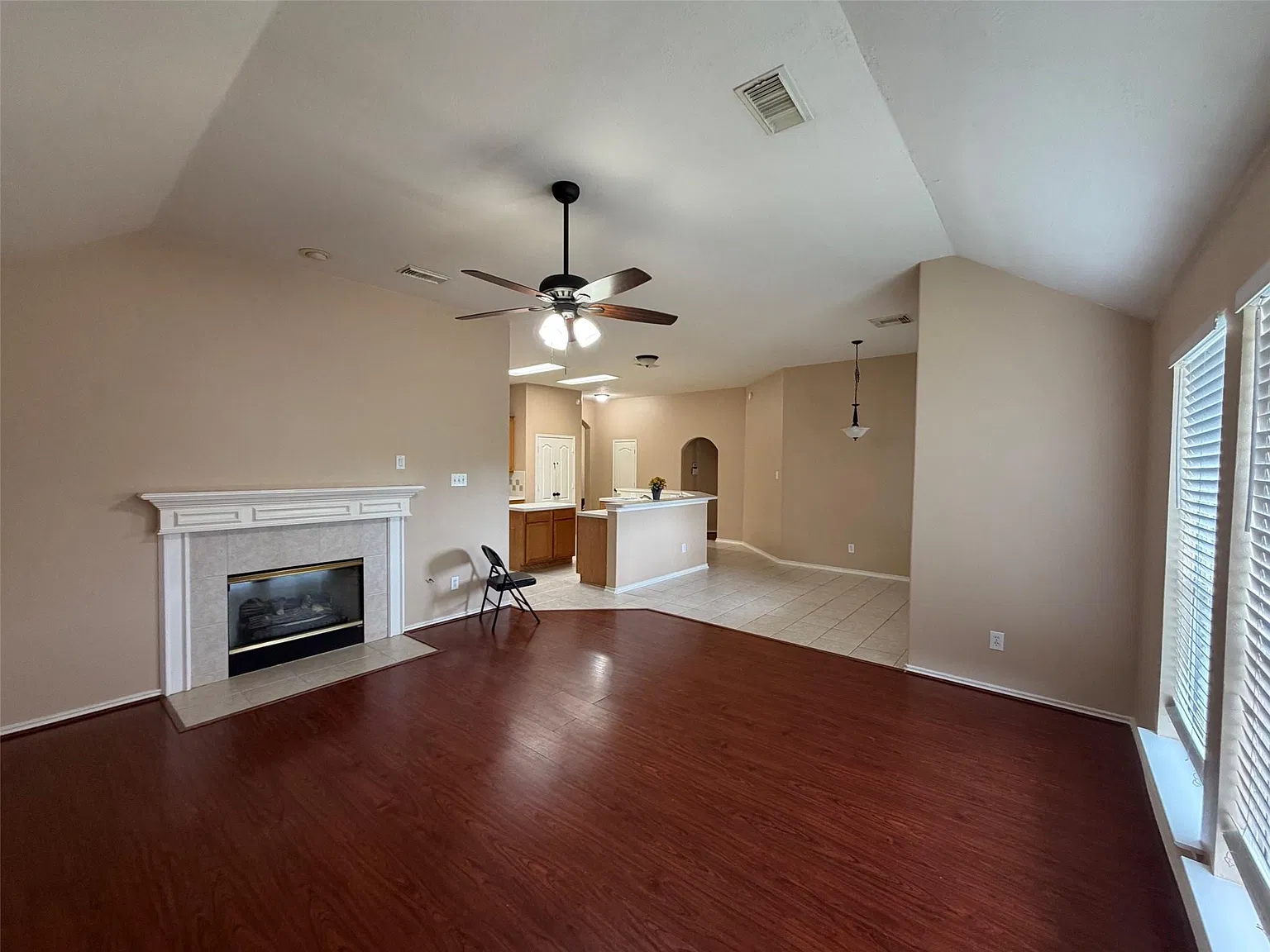 4 bed, 2.0 bath, 2228 sqft, $2,150 — Photo 3