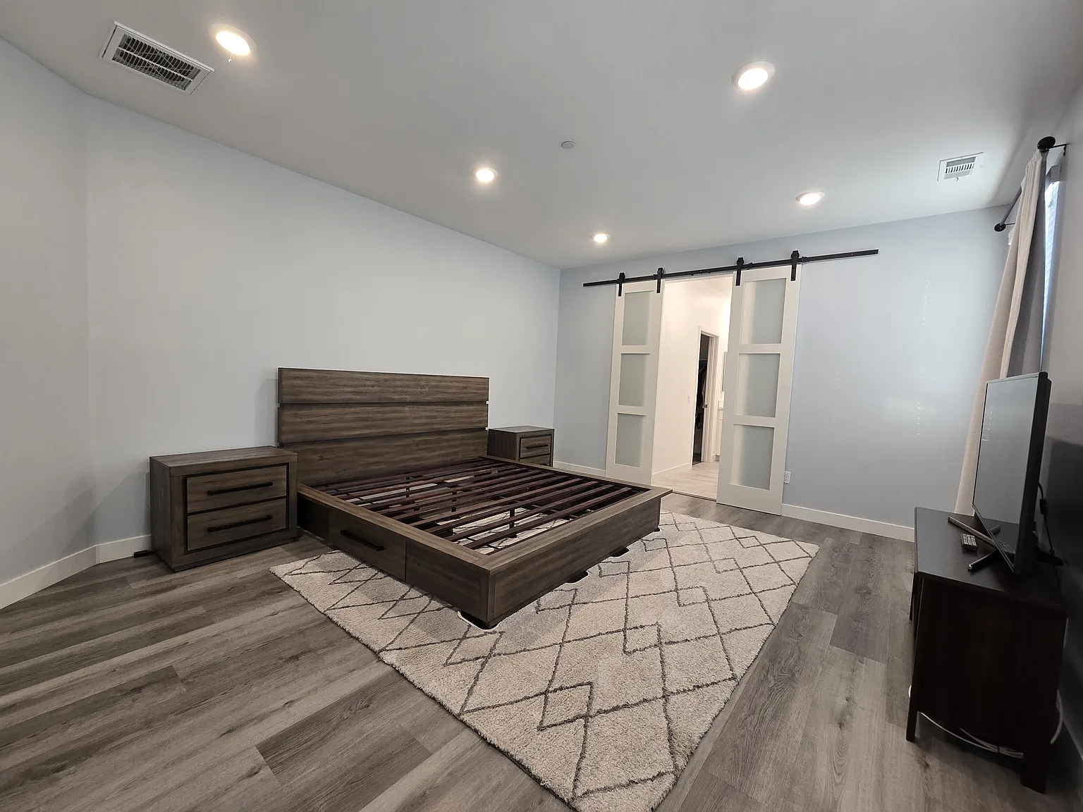 4 bed, 2.5 bath, 1836 sqft, $4,200 — Photo 3