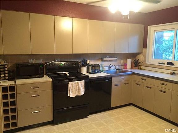 3rd image of 7126 Val Brook Ln