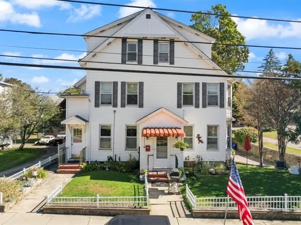 33 Grove Ave APT 5, Westerly, RI 02891