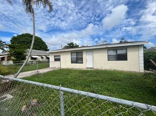 1213 Pioneer Rd, Mangonia Park, FL 33407