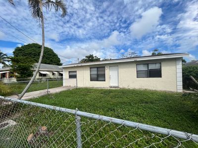 1213 Pioneer Rd, Mangonia Park, FL, 33407