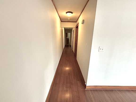 4th image of 830 5th Ave SE APT 1