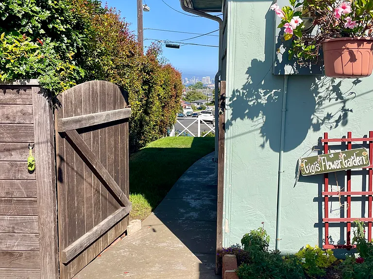 970 Tarento Dr — Photo 42