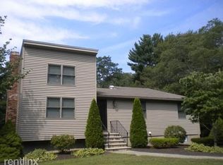 30 Glenmore Ln, Bridgewater, MA 02324