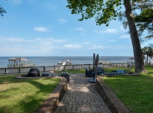 2380 W Bayshore Rd, Gulf Breeze, FL 32563