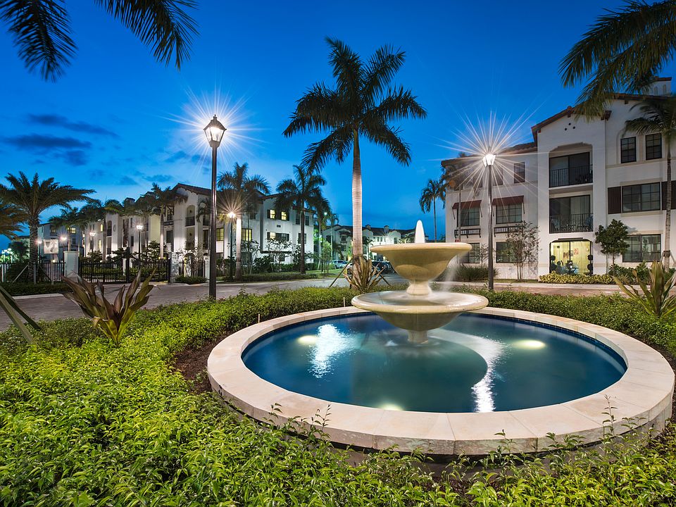 Casa Vera offers spacious, luxury apartments with great amenities and location just west of Kendall