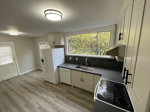 2nd image of 557 Magnolia Ave