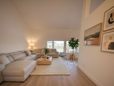 12721 Sanford St, Los Angeles, CA, 90066