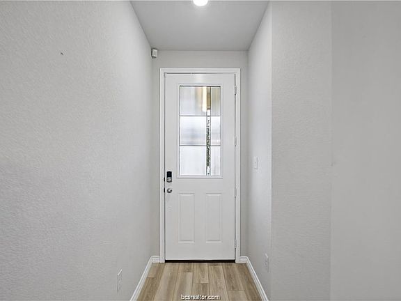 5th image of 827 Mineral Wells Ln