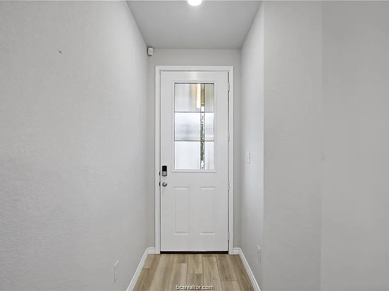 827 Mineral Wells Ln — Photo 5