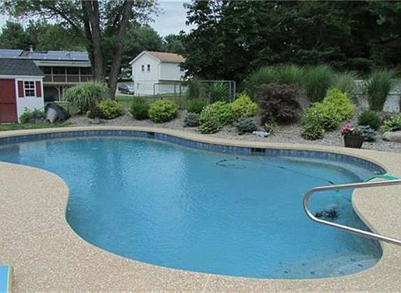 4th image of 6 Moulton Cir