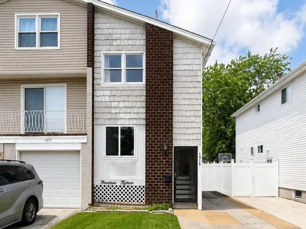 1915 N Railroad Ave, Staten Island, NY 10306