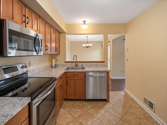 5th image of 2 Carriage Road