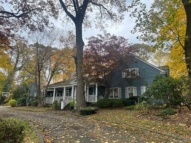 6 bed, 4.5 bath, 4323 sqft, $8,800 — Photo 3