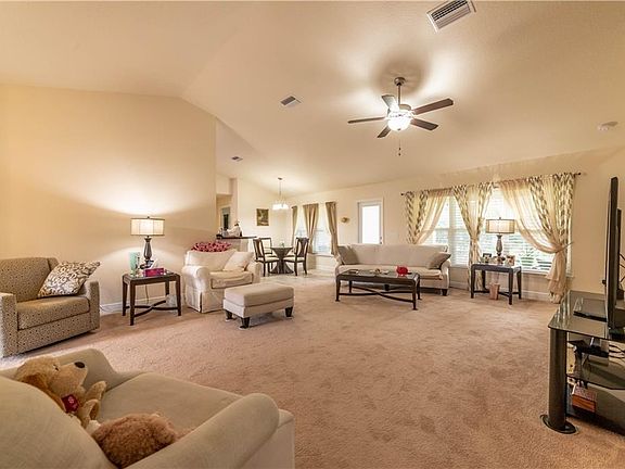 4th image of 12 Black Willow Ct N