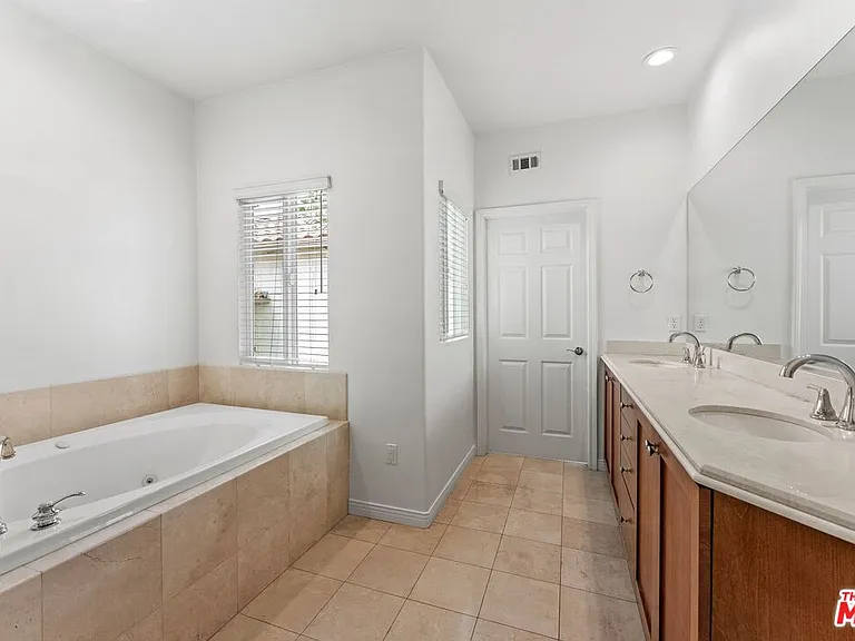 5738 Celedon Crk — Photo 24