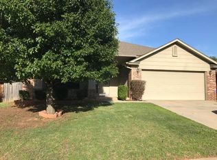 121 Mountain Oaks Dr, Norman, OK 73071