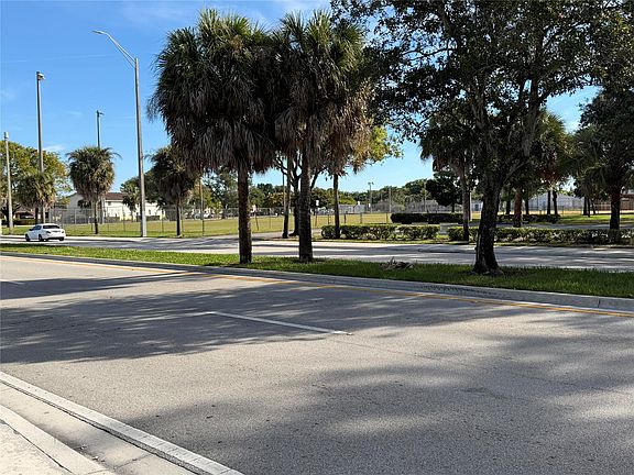 4th image of 3502 Riverside Drive