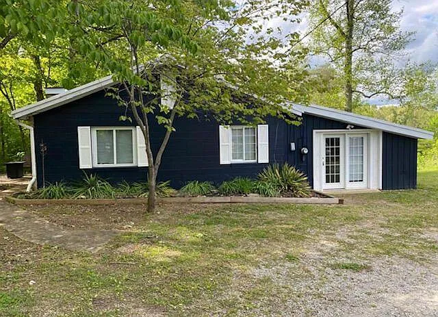 110 Andrews Ln — Photo 3