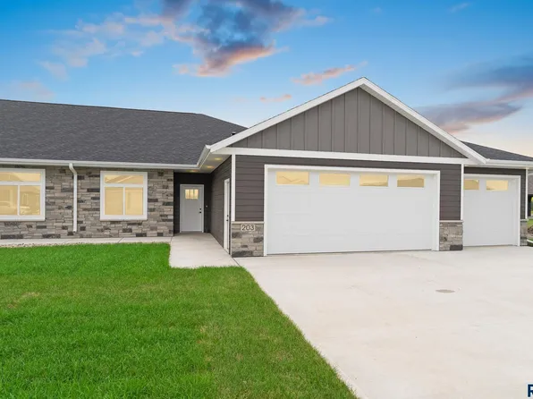 203 Duck Trl, Hartford, SD 57033