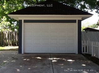 326 Perry St, Elgin, IL 60123