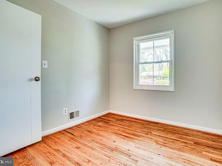 7430 Hastings St — Photo 24