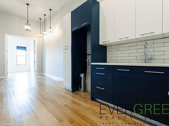 2nd image of 700 Hancock St #2B