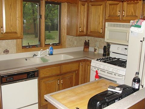 3rd image of 740 87th Ln NE