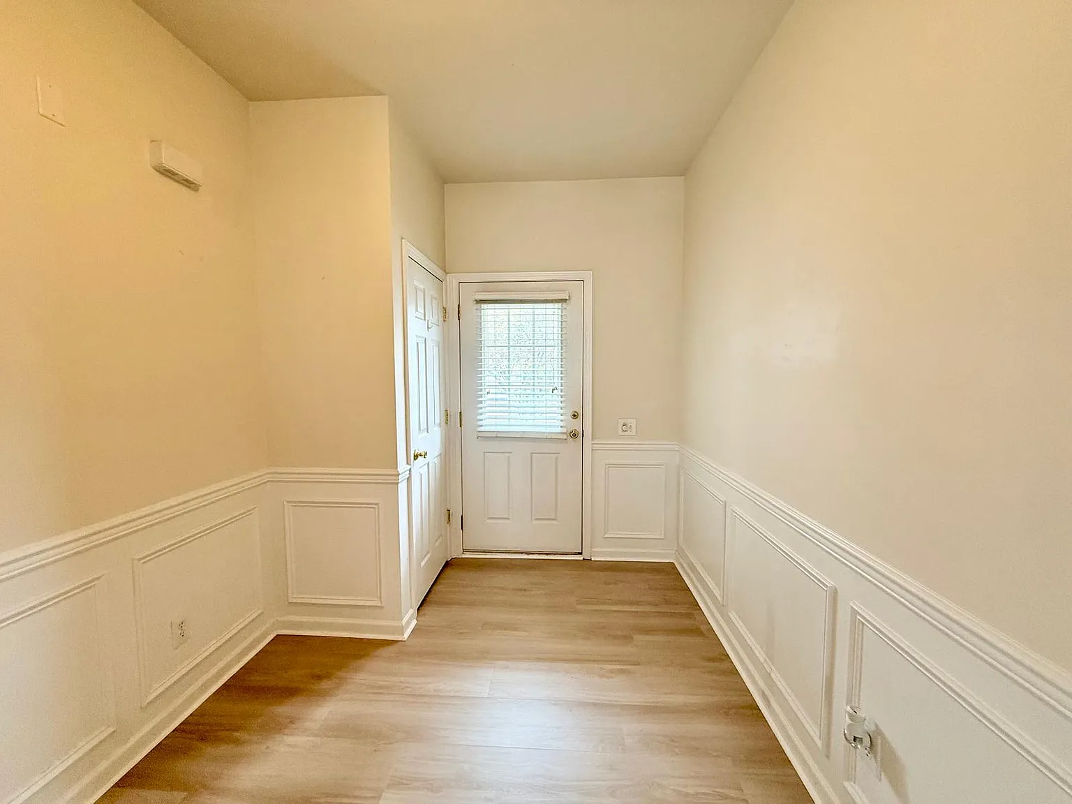 3 bed, 2.5 bath, 1776 sqft, $2,200 — Photo 2