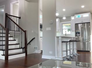 421 Dover Dr, Des Plaines, IL 60018