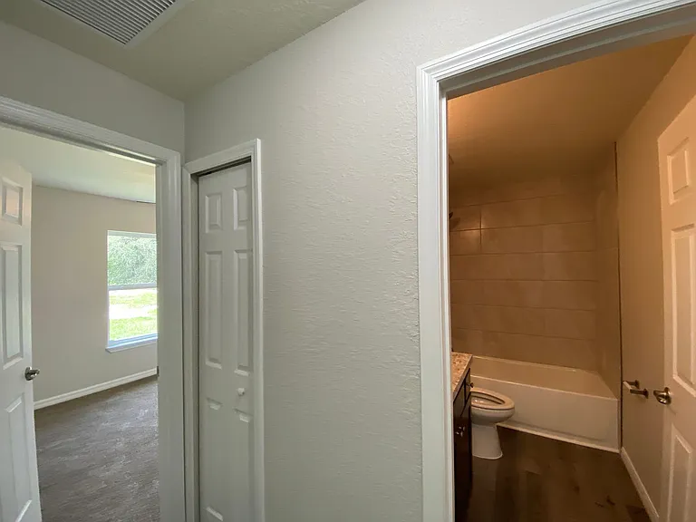 202 Locust Pass Ter — Photo 16