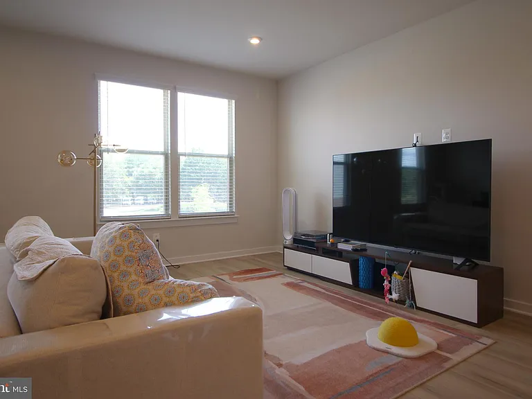 2107 Acadia Rd — Photo 6