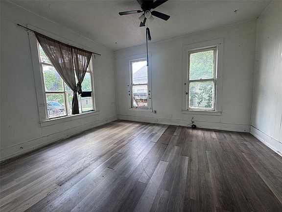2nd image of 1913 Homan Ave