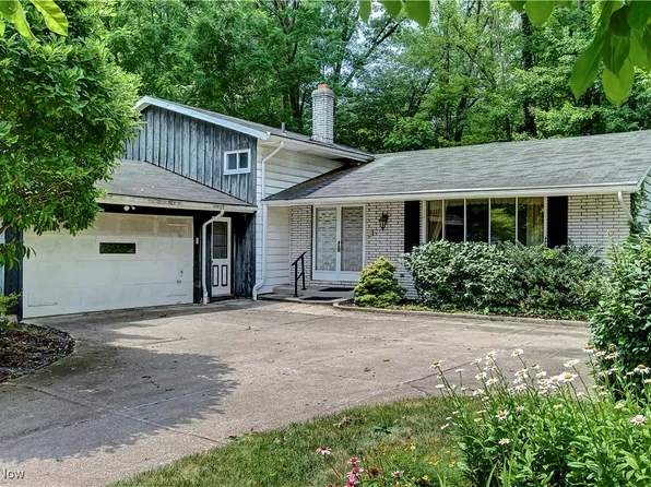 28050 Marquette Blvd, North Olmsted, OH 44070