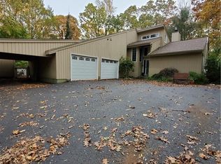 468 Fairway Rd, Orange, CT 06477