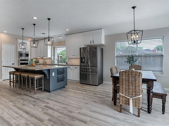 5th image of 8803 Saratoga Dr