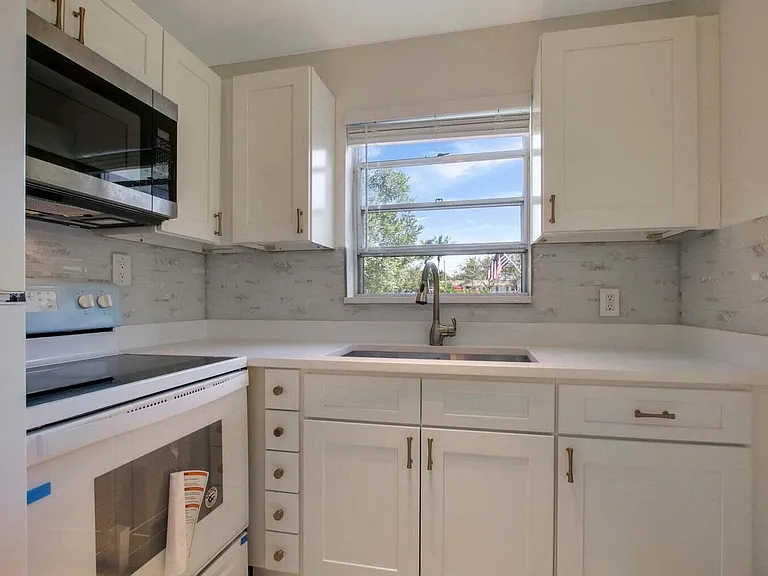 288 Northampton St #O — Photo 6