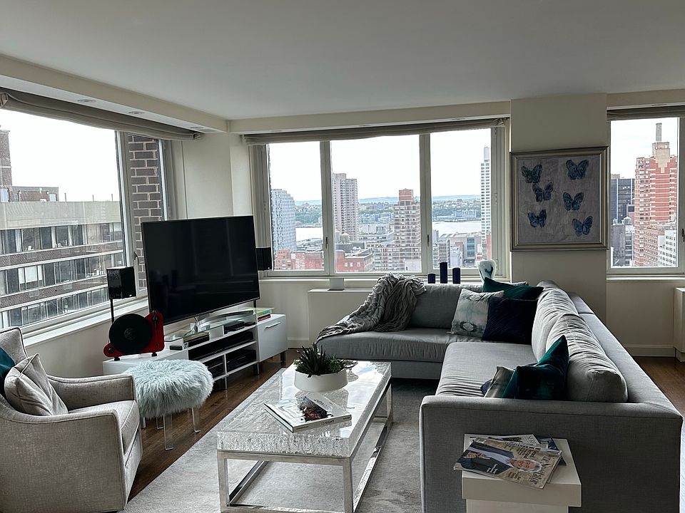 1st image of 322 W 57th St APT 31U