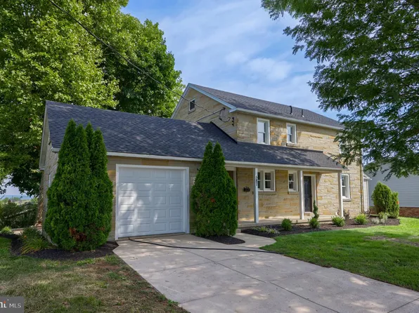 587 W Broad St, New Holland, PA 17557