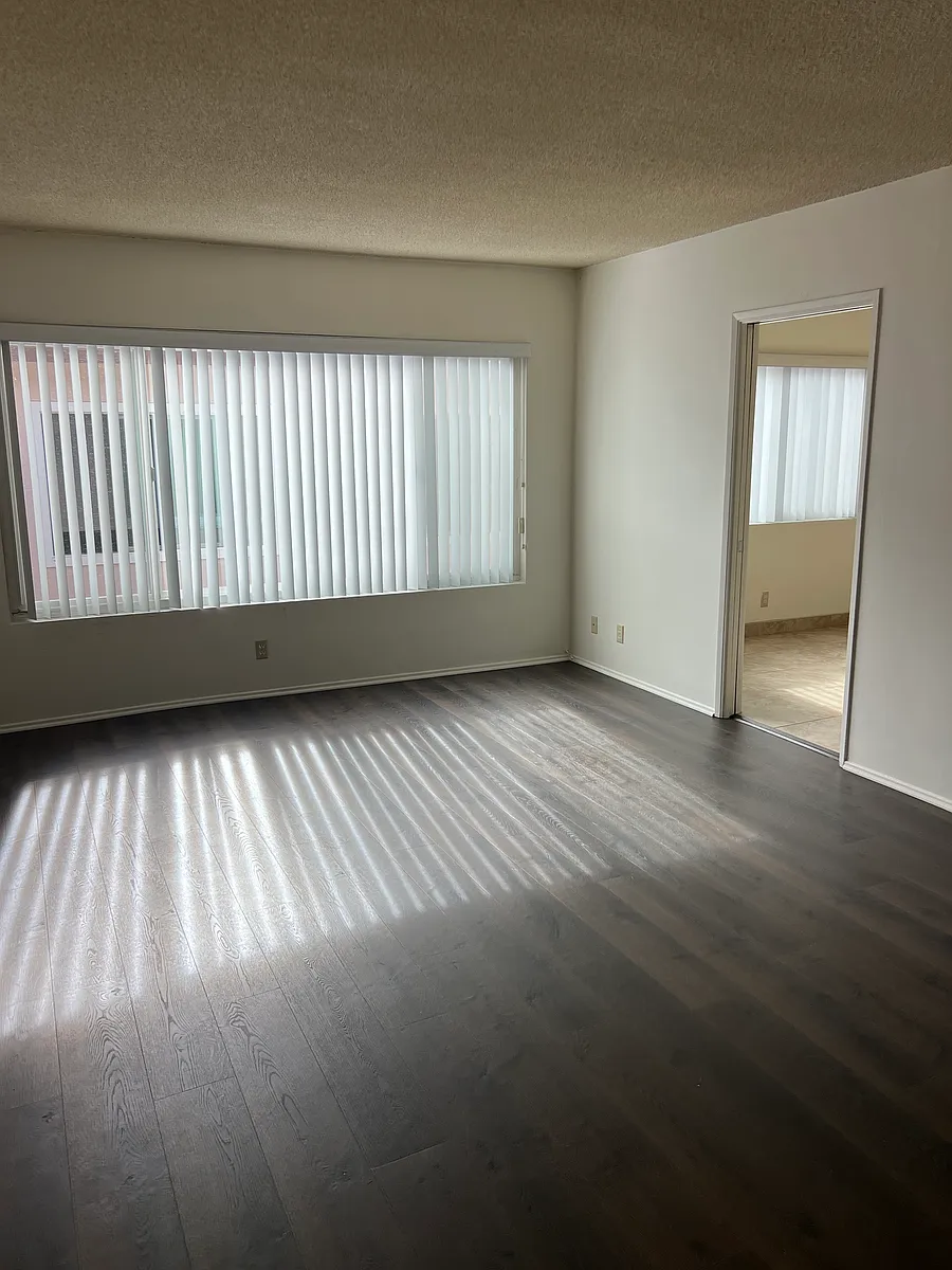 Building Photo - 2511 S Alma St #4