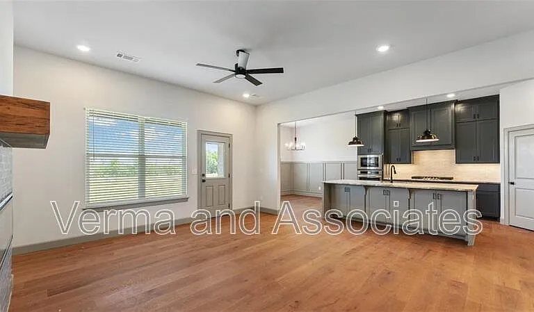 1221 Mammoth St — Photo 9
