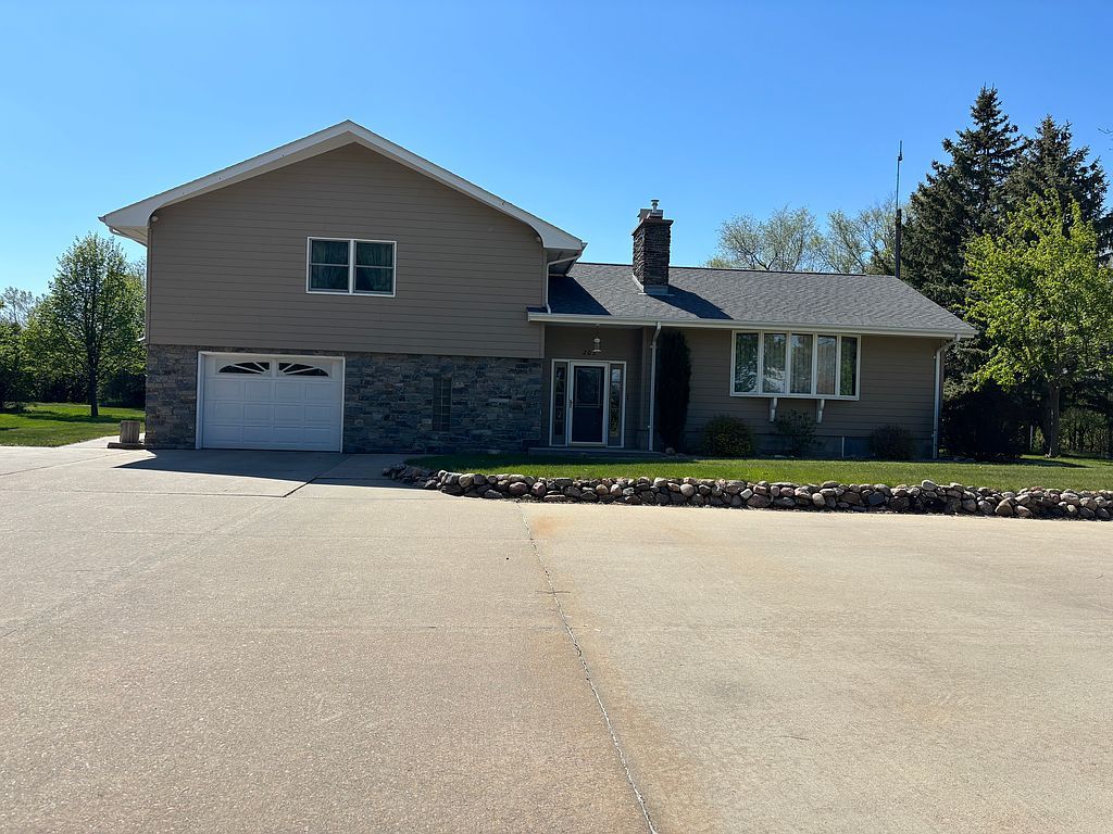 203 3rd St - Property Image