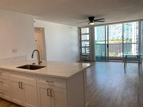 1133 Waimanu St Photo 1