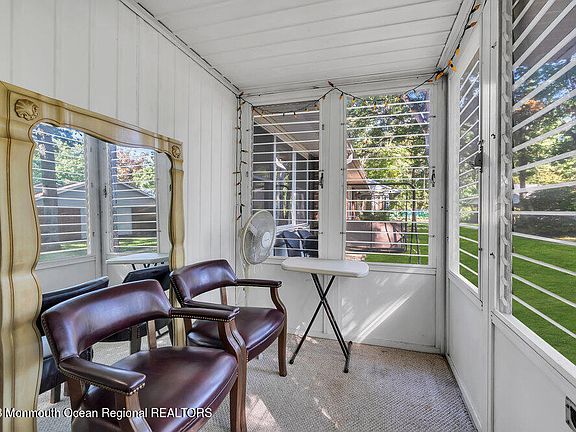 5th image of 274 Kingston Court #B