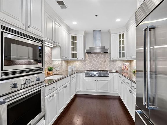 4th image of 2233 Peachtree Rd #1202