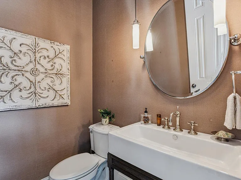 427 N Gate Stone — Photo 11